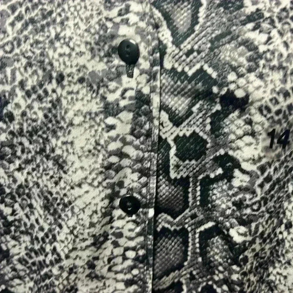 Lane Bryant Snakeskin Long Sleeve Button Down Top Size 14 - Picture 3 of 7